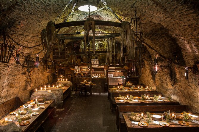 Historical Fantasy Show - The 5-course set menu, including meals you eat by hand
