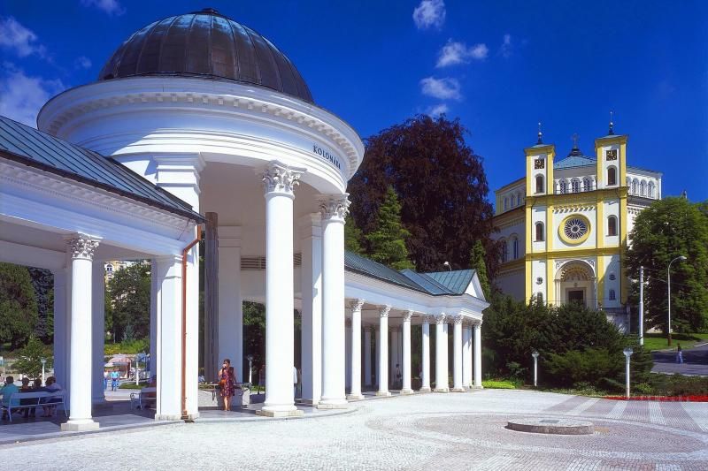 Karlovy Vary & Marianske Lazne Tour from Prague with Lunch - Moser Glass Shop and Thun Porcelain Shop: souvenirs with a purpose