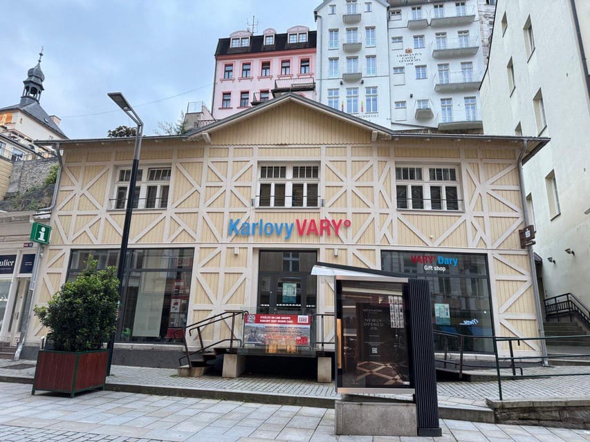 Karlovy Vary: Tourist Cinema Experience - Choose your language, then enjoy the movie without captions