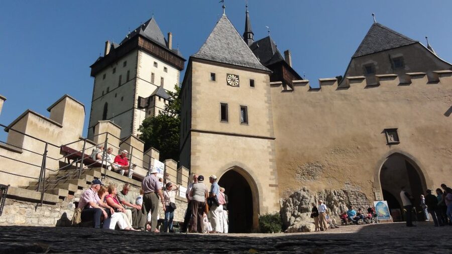 Karlstejn Castle & Crystal Manufactory - Private Tour - Planning around opening dates, especially Mondays
