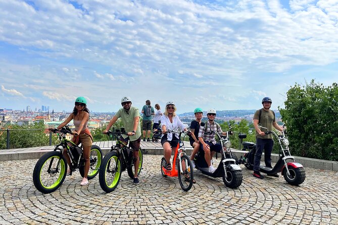 Live-Guided e-Scooter Tour of the Old Town of Prague, 60 min - Old Town Hall and the Astronomical Clock: timing and listening matter