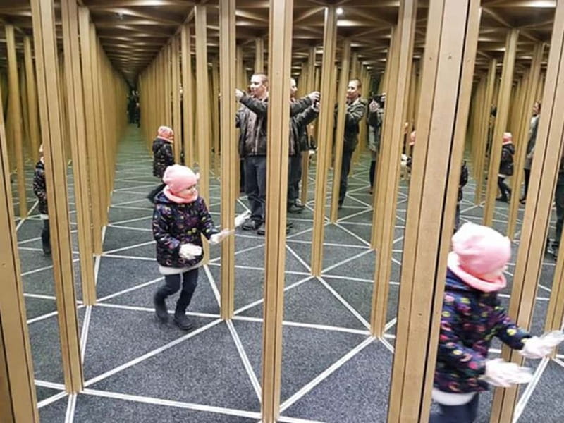 Mirror Maze and Hall of Laughter- Crooked Mirrors - Crooked Mirrors at a Glance: Location, Timing, and the Mood