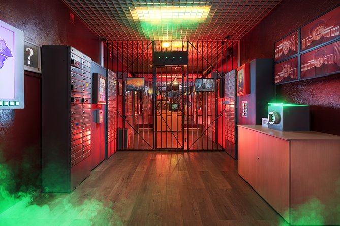 Moriarty's Phantom Trap Escape Game in Prague - The 60 minute challenge: timer, puzzles, and live guidance