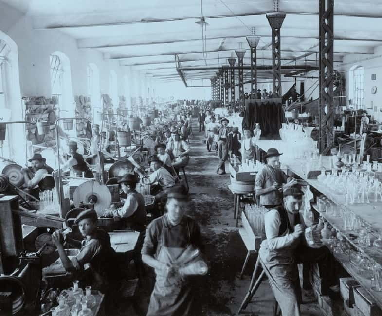Nizbor Glass Factory Tour - The souvenir discount: how to shop smart instead of rushed