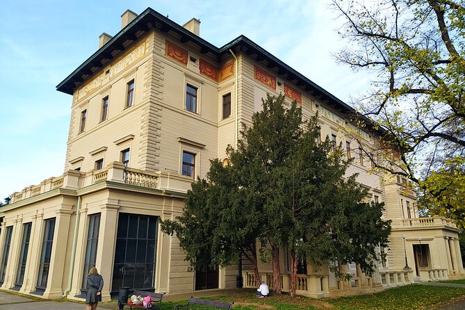 Non-touristy Prague - Cozy Neighborhoods - Private Tour - From Zizkov to New Town, you watch Prague change in real time