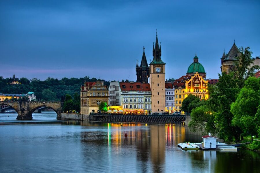 Panoramic Views of Prague Evening Walking Tour - Who this tour suits best