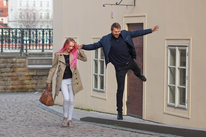 Photo Shoot for couple in Prague - Crowd handling and posing help, the part that makes or breaks the session