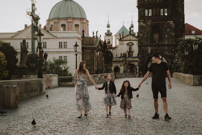 Photographer in Prague, private photoshoot - How Dana (and her backup, Braulio) makes posing feel easy
