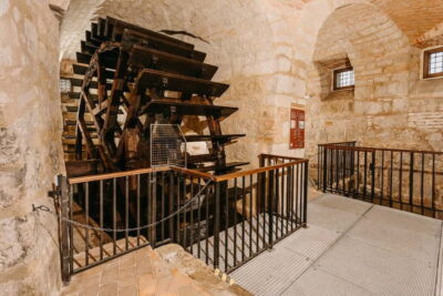 Historic Underground Tour with a Glass of Beer