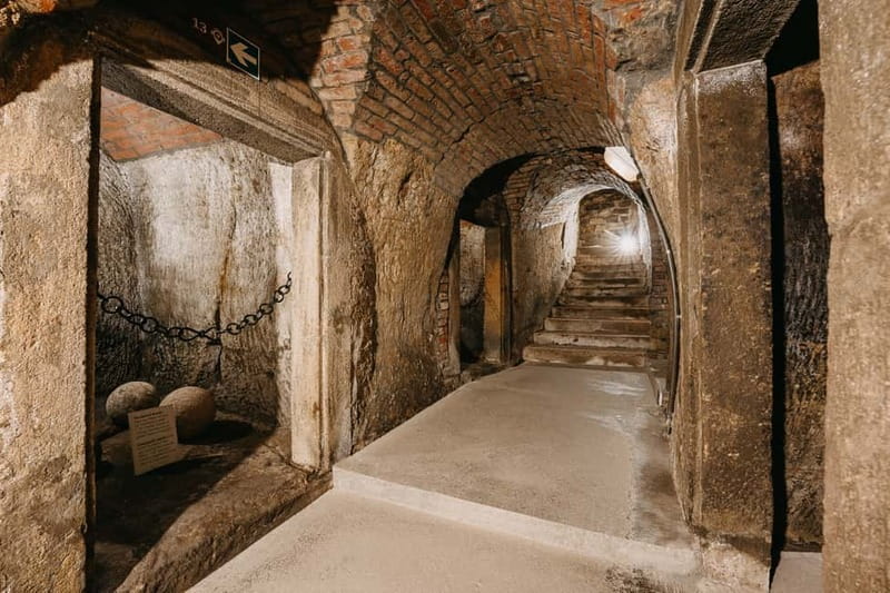 Pilsen: Historic Underground Tour with a Glass of Beer - Language support, and how you’ll follow the story