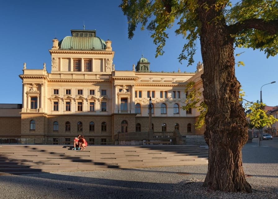 Pilsen: Old Town Guided Walking Tour - The Great Synagogue, Plus the Important Closure Detail
