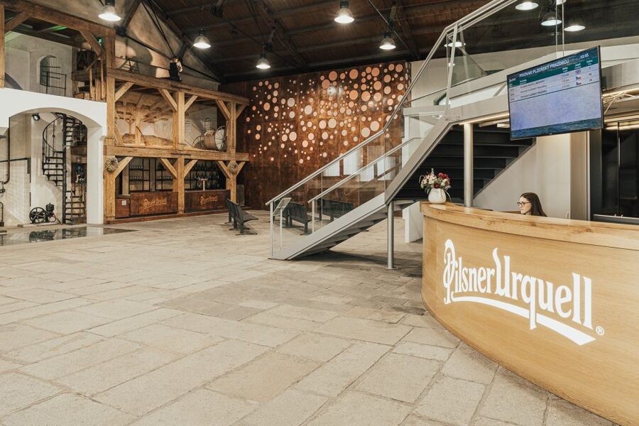 Pilsen: Pilsner Urquell Brewery Tour with Beer Tasting - After the tour: souvenir shop and a real pub meal