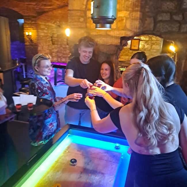 Ping pong or shuffleboard for up to 6 players - What 60 minutes feels like, from first round to final points