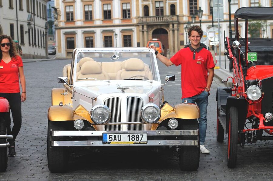 Prague: 1.5–Hour Vintage Car Tour - Old-New Synagogue, Quick Context, Then You Can Go Deeper