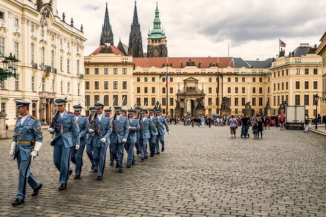 Prague: 1-Hour Castle Tour With Fast-GET Admission Ticket - Fast-GET admission: what it saves you (and what it does not)