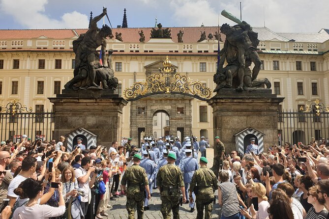 Prague: 1-Hour Castle Tour With Fast-GET Admission Ticket - Your guided stops: St. Vitus, St. George’s, and Golden Lane