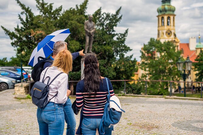 Prague: 1-Hour Castle Tour With Fast-GET Admission Ticket - Seasonal closures and the Crown Jewels period