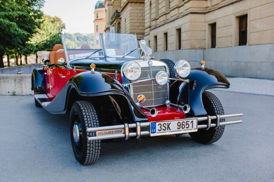 Prague: 1-Hour Private Tour in Vintage Car - Old Town icons and the Royal Route landmarks you’ll recognize instantly