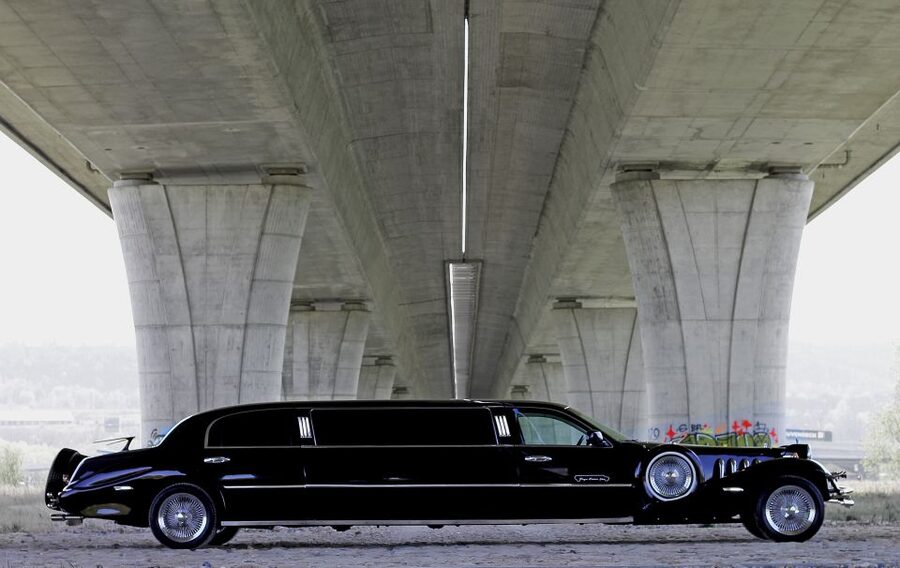 Prague: 1-Hour Vintage Limousine Rental - Champagne, Lighting, Music, and the Celebration Factor