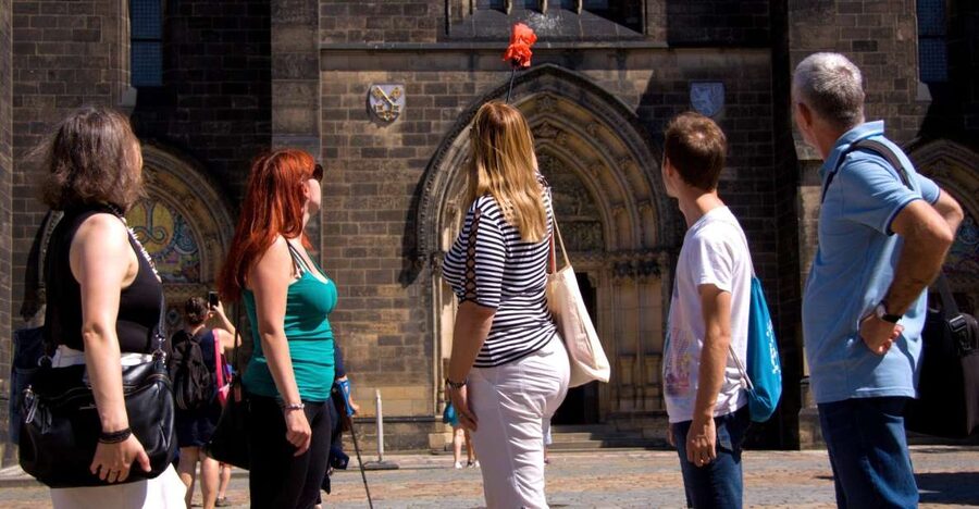 Prague: 2.5-Hour Vyšehrad Castle with Gorlice & Tickets - Gorlice casemates underground: stone, cool air, and Charles Bridge statues