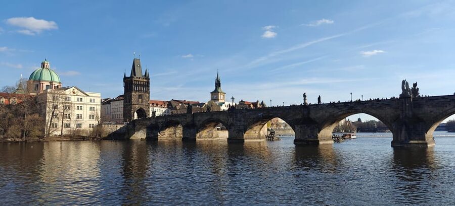 Prague: 2-Hour Historic Boat Cruise with Delicious Lunch - Locks and Sluice Gates: Why the Cruise Can Run a Little Longer