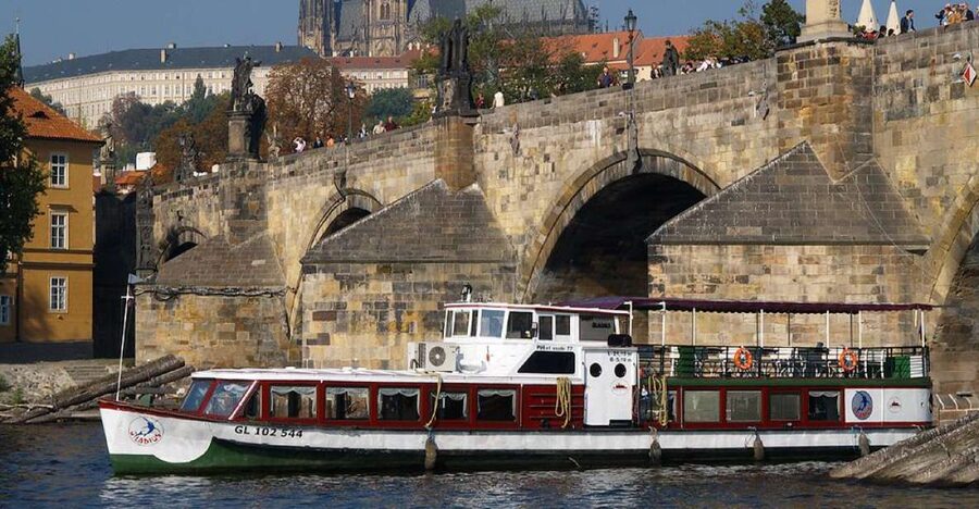 Prague: 2-Hour Lunch Cruise on the Vltava River - How the 2-Hour Cruise Feels in Real Life