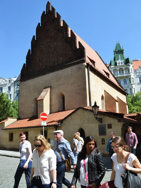 Prague: 2-Hour Old Town and Jewish Ghetto Walking Tour - Old-New Synagogue and the Kafka Connection