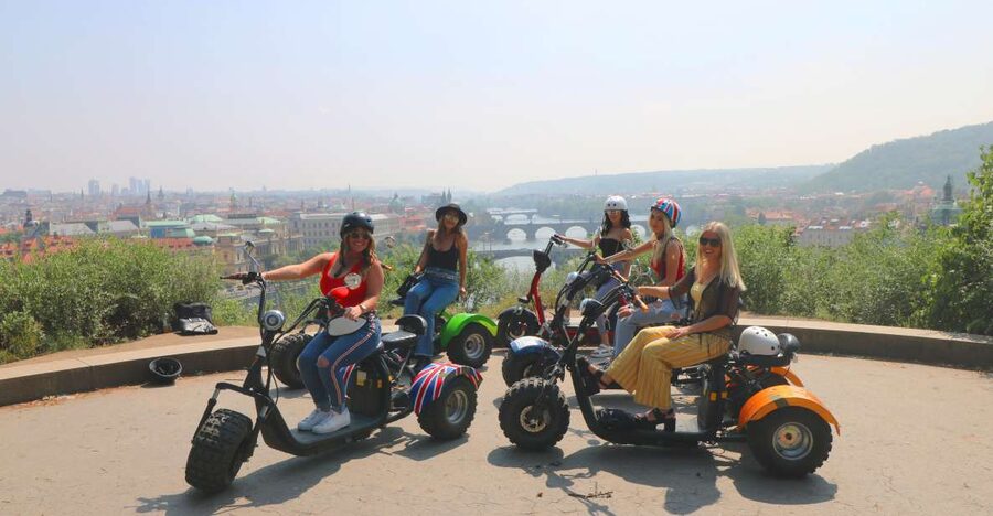 Prague: 2-Hour Trike Live Guided Tour of Old Town - Languages, Group Style, and What the Guide Does With Your Time
