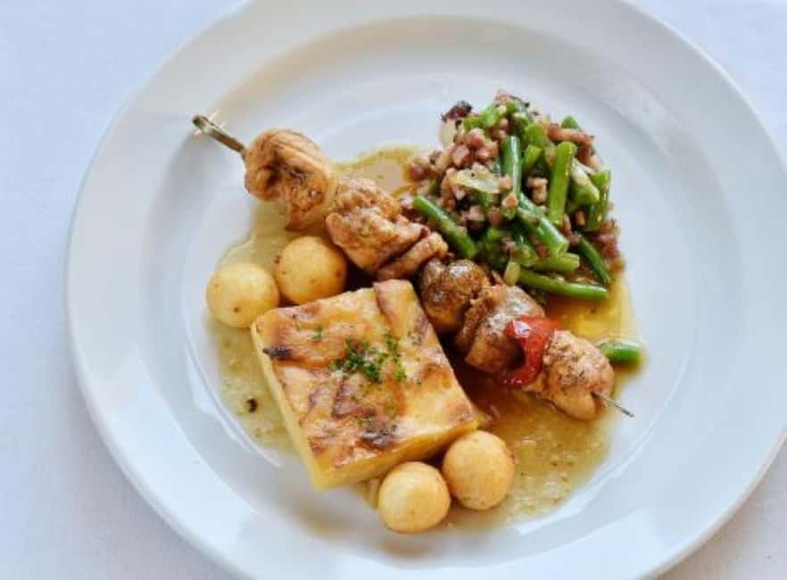 Prague: 3 Course dinner with Drinks, Folk Show & Transfers - Unlimited Beer, Wine, and Soft Drinks: Enjoy It, Pace It