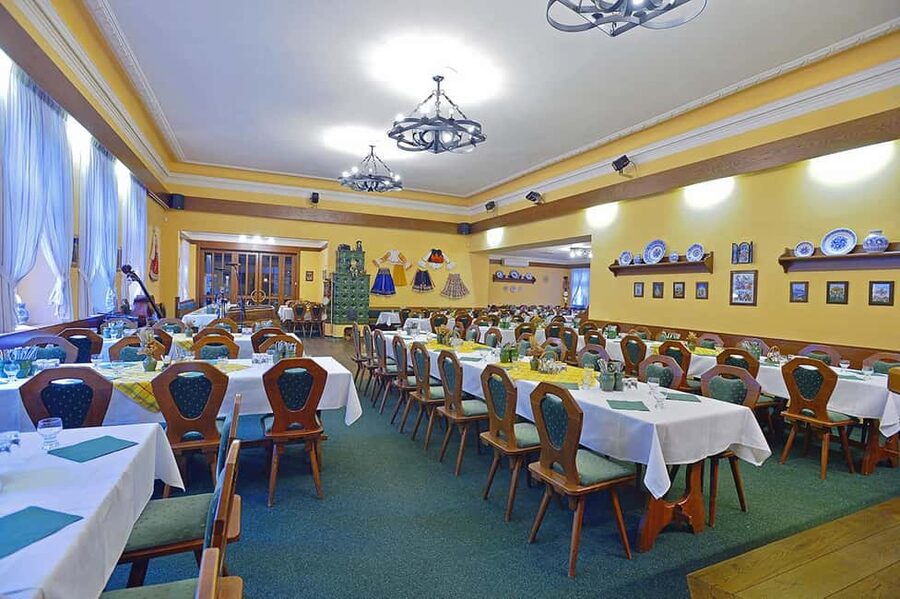 Prague: 3 Course dinner with Drinks, Folk Show & Transfers - Practical Tips So Your Night Feels Effortless
