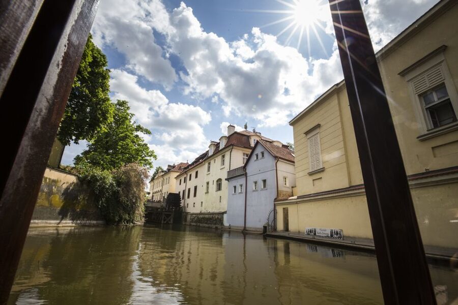 Prague: 3–Hour Castle Grounds Walking Tour and River Cruise - Charles Bridge Museum and the story you can carry across the span