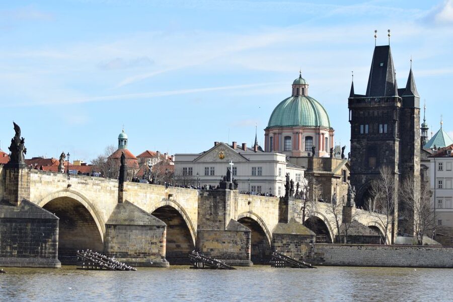 Prague: 3-hour Evening River Cruise with Dinner - Charles Bridge and Prague Castle highlights you’ll notice