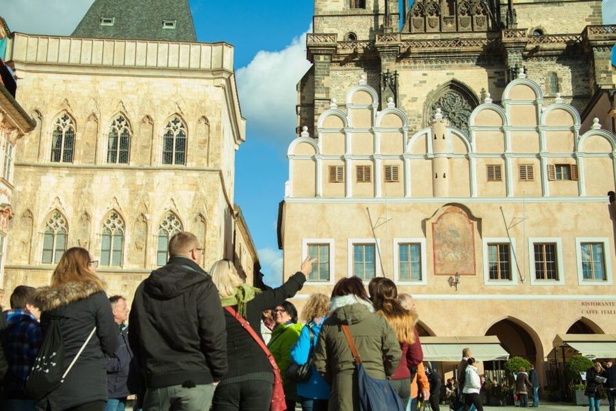 Prague: 3-Hour Old Town and Prague Castle Tour in German - From Old Town Square to the Castle on foot, with one smart tram break