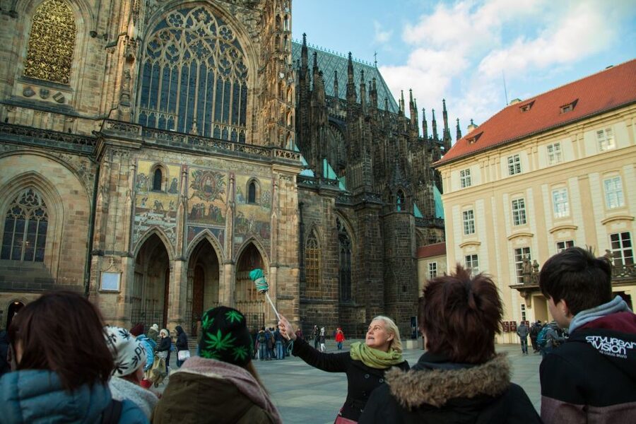 Prague: 3-Hour Old Town and Prague Castle Tour in German - Should you book this Prague Old Town and Castle tour in German?