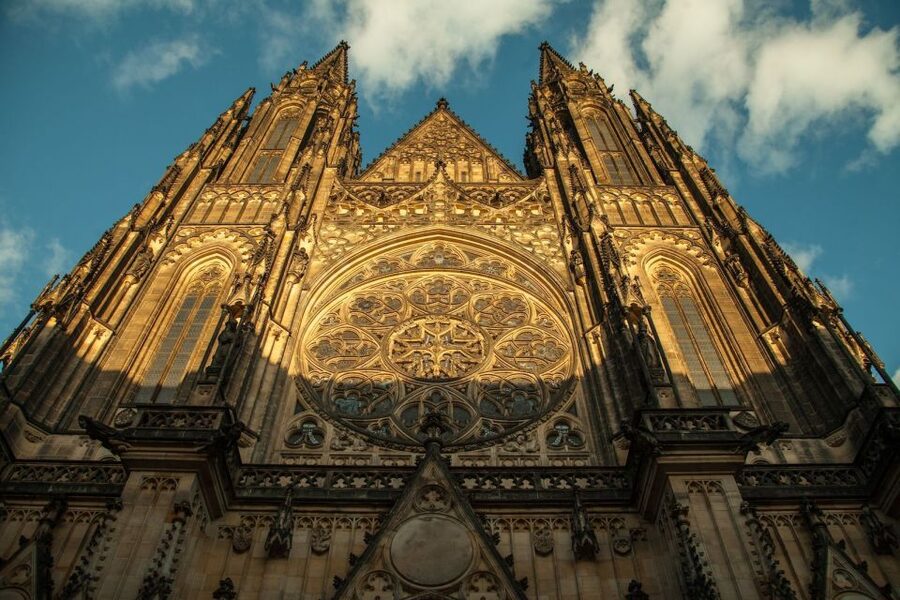 Prague: 3-Hour Old Town and Prague Castle Tour in German - Who should book this German 3-hour tour, and who should skip it