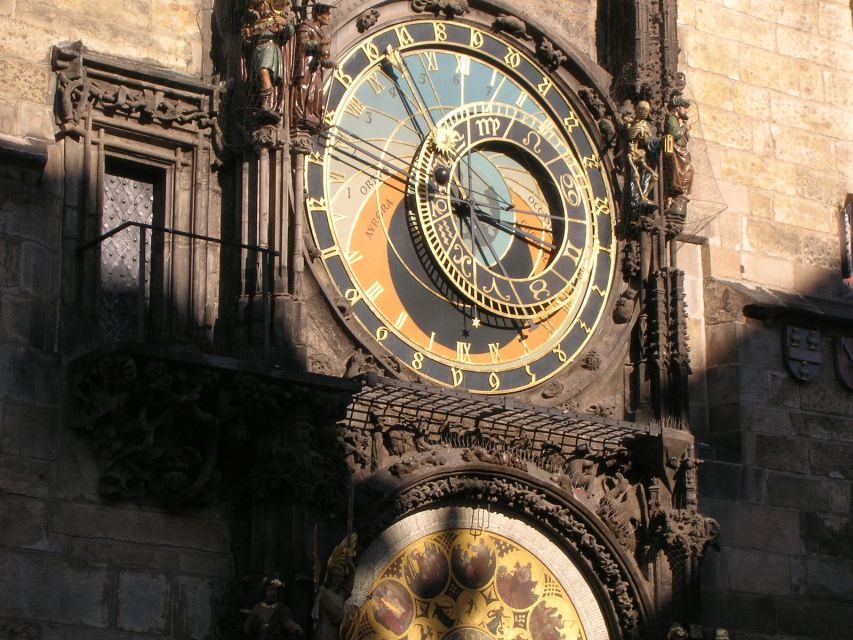 Prague: 3-Hour Old Town and Prague Castle Tour in German - Practical tips that make this walk feel easier
