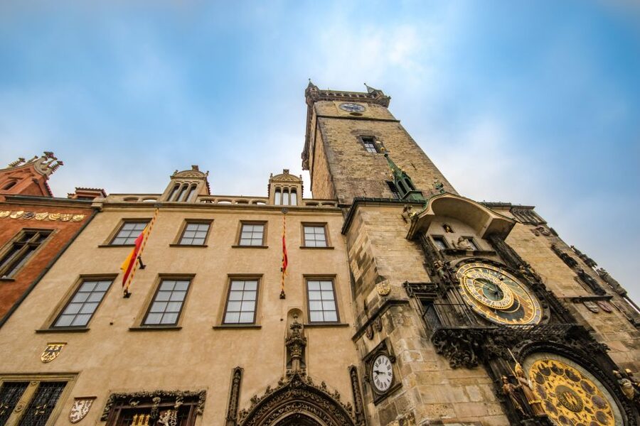 Prague: 3-Hour Walking Tour of Old Town & Prague Castle - Pace, shoes, rain, and who this tour is best for