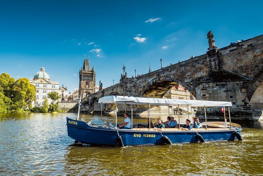 Prague: 45-Minute Sightseeing Cruise to Devil's Channel - Key Points at a Glance