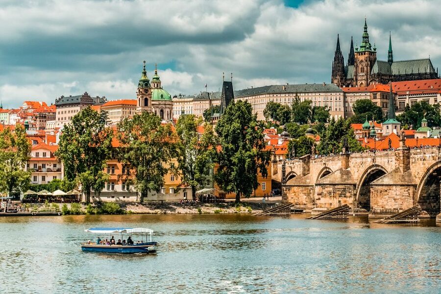 Prague: 45-Minute Sightseeing Cruise to Devil's Channel - The Main Event: Entering Čertovka, Devil’s Channel