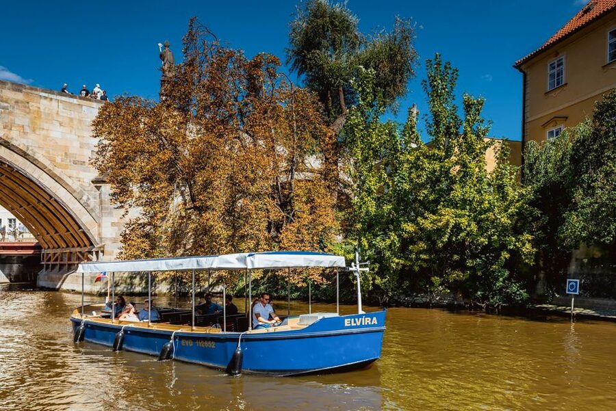Prague: 45-Minute Sightseeing Cruise to Devil's Channel - Winter Comfort: Closed-Top, Heated Boat Plus What to Bring