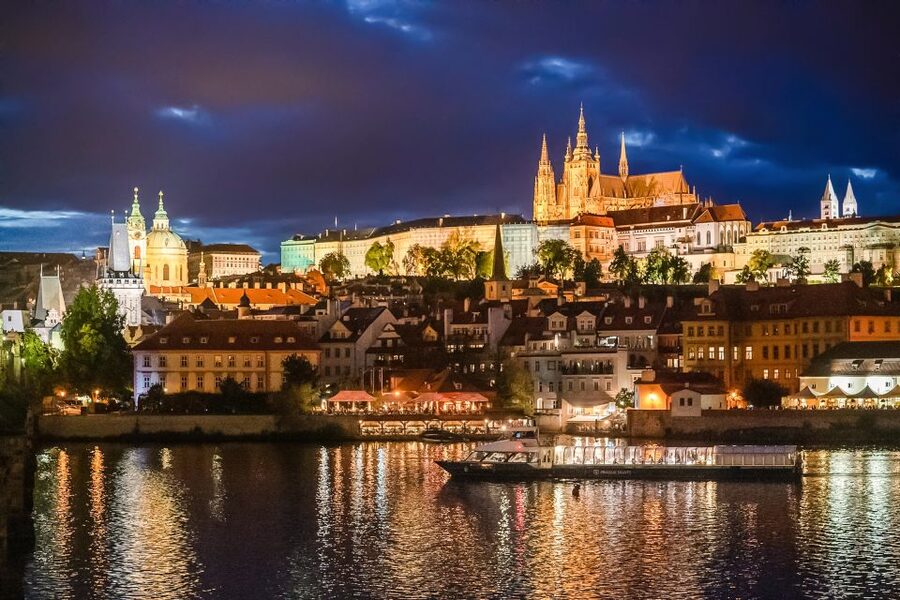 Prague: 50-Minute Sightseeing Evening Cruise - Onboard Comfort, Wi-Fi, and the Bar That Turns It Into a Real Break