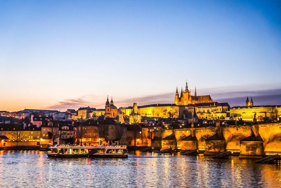 Prague: 50-Minute Sightseeing Evening Cruise - Photo Tips for the Open Deck (When It Is Cold Outside)