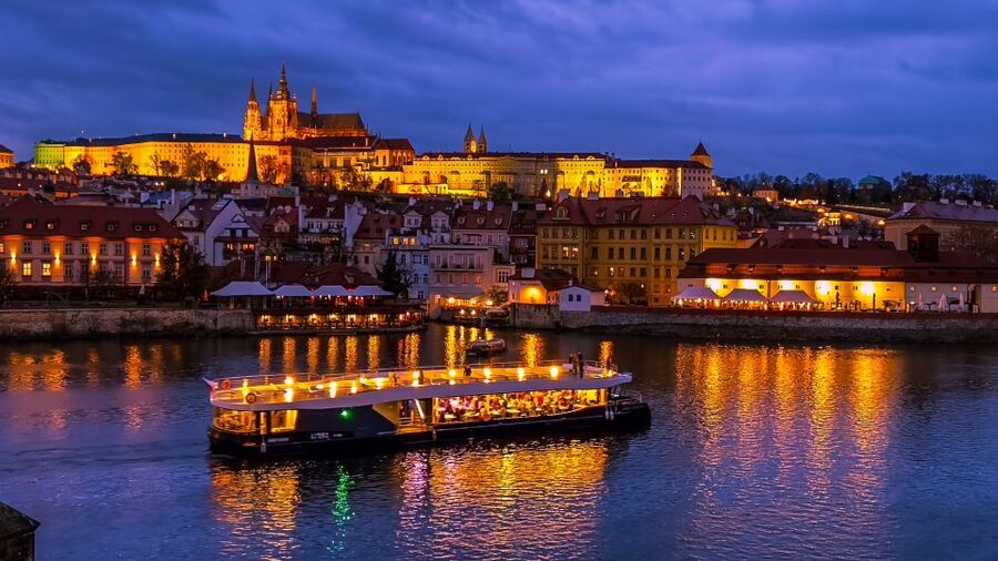 Prague: 50-Minute Sightseeing Evening Cruise - Audio Guide Setup: Headphones Matter More Than You Think