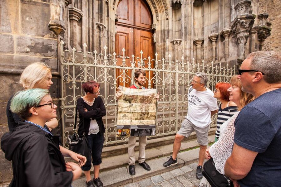 Prague: 6-Hour City Tour including Cruise and Lunch - Starting at Týn Cathedral, then moving fast through the center