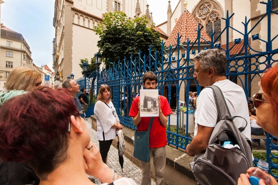 Prague: 6-Hour City Tour including Cruise and Lunch - Lunch at the right time, then a calmer River Vltava reset