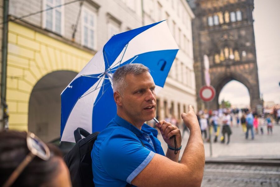 Prague: 6-Hour Tour with River Boat Cruise and Lunch - Should you book the Prague river boat cruise, lunch, and Castle tour?