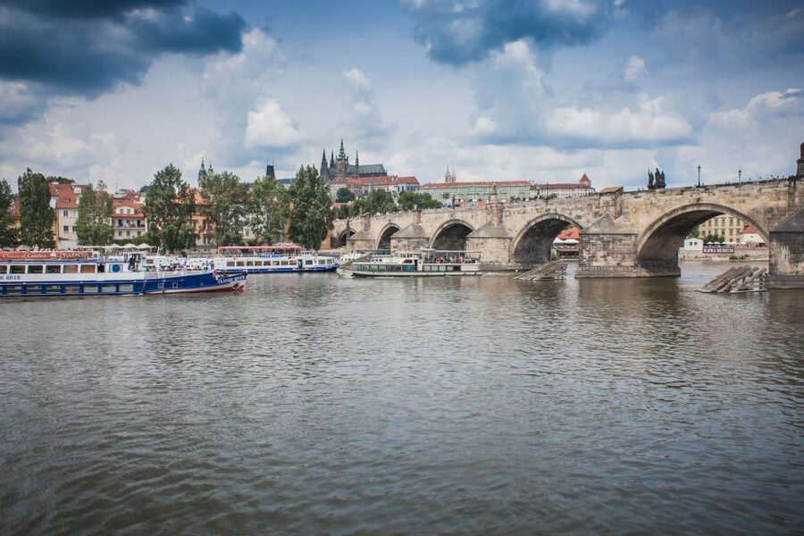 Prague: Afternoon Beer Cruise with Drinks Included - Top Deck vs Inside: How to Get the Best Comfort and Photos