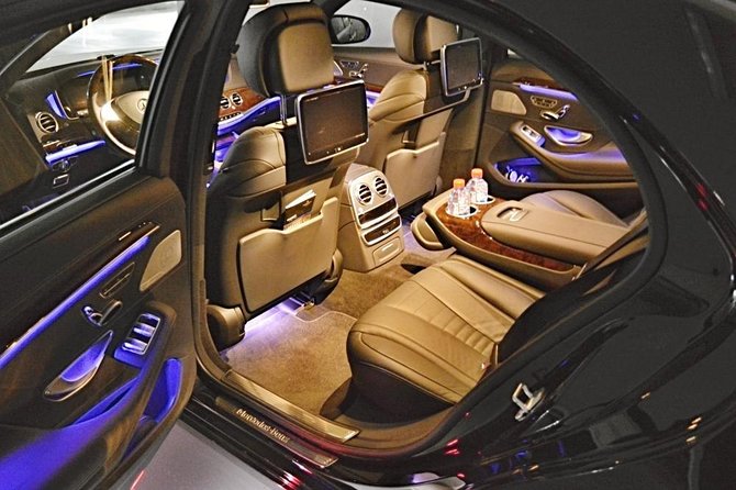 Prague airport luxury transfer by a Mercedes Benz S class - Price and value for groups up to 3