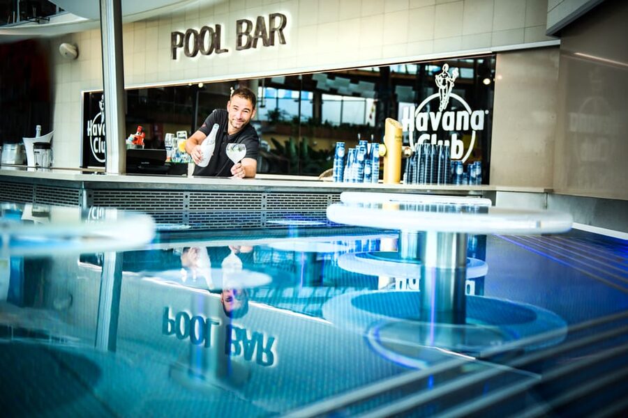 Prague: Aquapalace Indoor/Outdoor Water Park Ticket - Spa time costs extra: Sauna World at 150 CZK