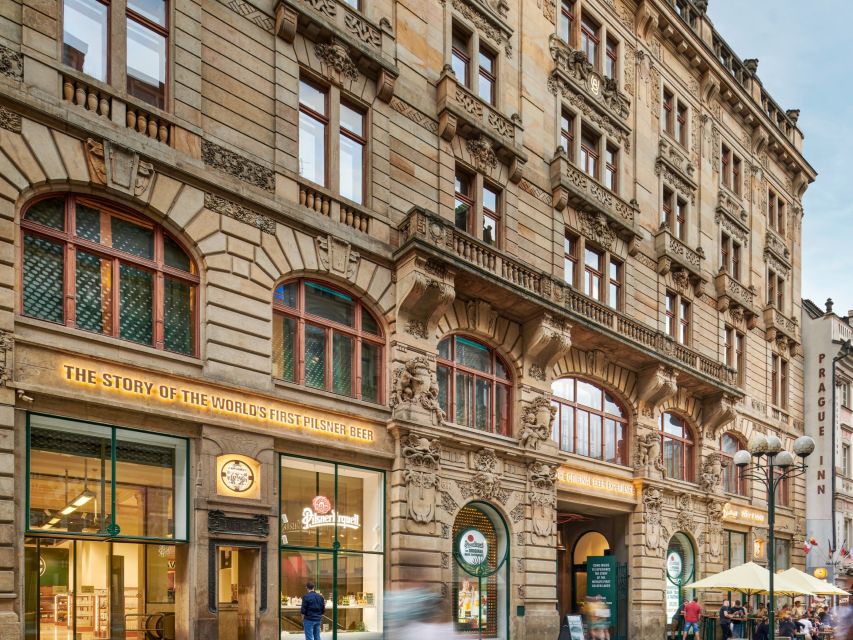 Prague: Beer Pouring Class at Pilsner Urquell Experience - Three Pours, One Beer: Why Foam Changes Everything